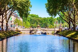 Konigsallee The Best Shopping Street In Dusseldorf Shopping Street Organic Supermarket Street