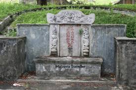 The kwong tong cemetery is the oldest cemetery in kuala lumpur, covering 343 acres of land. Kwong Tong Cemetery Kuala Lumpur Heritage Park