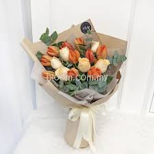 Valentine Gift Box Valentine Chocolate Bouquet Ferrero Rocher Valentine Bouquet Valentines Flower Delivery K In 2020 Valentines Flower Delivery Hand Bouquet Bouquet