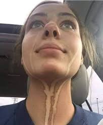 Mi novia llorando por qué le dije que no se baña