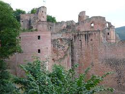 The fortified architecture of the 16th century can be easily understood on the fortified castle. Ruine Hardenburg In Bad Durkheim Treppen Kultur Bildung Baunetz Wissen