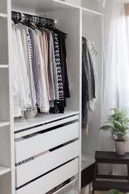 Jetzt kannst du erst einmal der kleiderschrank gründlich geputzt und von staub befreien. Kleiderschrank Aufraumen Mit Diesen Tipps Funktioniert Es Bezaubernde Nana