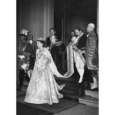 Coronation of queen elizabeth ii in pictures. 10 Stunning Photos From The Queen S 1953 Coronation Hello Canada Hello Canada