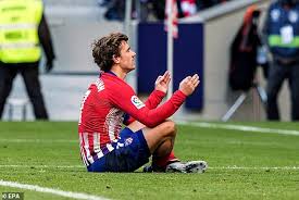 Fc barcelona has paid the 120 million euro buyout clause to release antoine griezmann from atlético madrid. Atletico Madrid 3 0 Alaves Antoine Griezmann Strikes In Clinical Win Daily Mail Online