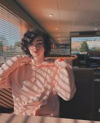 From mullets to pixie cuts and everything in between, short crops, especially androgynous haircuts are huge for this year. Katherine A Do Meio 16 In 2020 Androgynous Hair Short Hair Styles Hair Styles