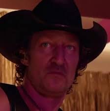 Emelie Svensson fyller 23 år och uppvaktades med en kartong ägg. Det visade  sig vara en födelsedagspresent som är värd sin vikt i guld.