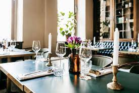 Learn how to set a table, from a basic table setting, to an informal table setting for a casual dinner party, to a formal place setting for a holiday. 35 Fresh Modern Table Setting Ideas To Wow Your Guests
