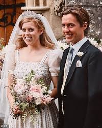 Buckingham Palace Shares Two Photos Of Princess Beatrice And Edoardo In 2020 Royal Wedding Gowns Princess Beatrice Wedding Royal Wedding Dress