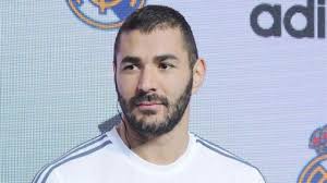 Karim benzema groeide op in een gezin als middelste van 7 broers en/of zussen. Karim Benzema Height Weight Age Affairs Family Biography More Starsunfolded