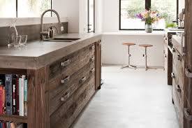 Obsession Une Cuisine Amenagee Bois Et Noir Cuisine Amenagee Cuisines Des Pays Modernes Armoires De Cuisine En Bois