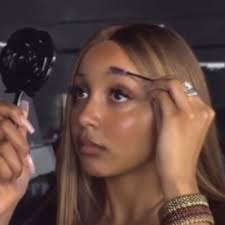 Dani Womack (@mamimeduse)