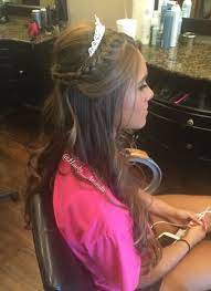 You can try so many looks with it. Hair Styles Curled Sweet 16 35 Ideas For 2019 Hair Styles Sweet 16 Hairstyles With Tiara Sweet 16 Makeup