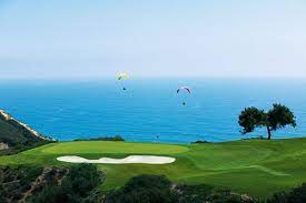 It is located near cliffs and mountains. Canadiangolfer Com Golf Courses Torrey Pines Golf