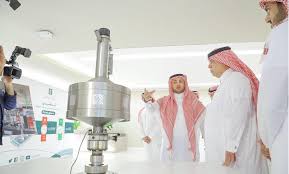 معالي الوزير ماجد بن عبدالله القصبي وزير التجارة و وزير الاعلام المكلف. Ø§Ù„Ù‚ØµØ¨ÙŠ ÙŠØ¯Ø´Ù† Ù†Ø¸Ø§Ù… Ø§Ù„ÙƒØªØ±ÙˆÙ†ÙŠ Ù„ÙØ­Øµ Ù…Ø¶Ø®Ø§Øª Ù…Ø­Ø·Ø§Øª Ø§Ù„ÙˆÙ‚ÙˆØ¯ Ù„Ù„Ù‚Ø¶Ø§Ø¡ Ø¹Ù„Ù‰ Ø§Ù„ØºØ´ Ø§Ù„ØªØ¬Ø§Ø±ÙŠ ØµØ­ÙŠÙØ© Ù…Ø§Ù„