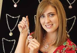 Diana Elledge's Instagram, Twitter & Facebook