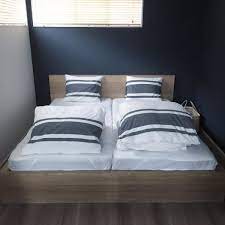 風水で寝室をより良い空間に 運気アップには色やベッドの配置に注目 folk 風水 寝室 寝室 部屋