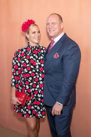 The queen's granddaughter zara phillips has married england rugby player mike tindall at a ceremony in edinburgh. Zara Tindall Mike Tindall Die Familie Der Queen Enkelin Und Ihre Schonsten Bilder Gala De