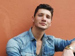 A fianco a lei, al momento del parto, c'era il compagno stefano de martino. Stefano De Martino Sara Nel Cast Di Amici 12 Belen A Casa