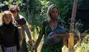 När de blir tvingade att våga sig ut i det okända inser de snabbt att varelserna som reagerar på ljud inte är de enda hot som lurar bortom sandstigen. A Quiet Place Part Ii 2020 Movies Outnow