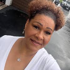 What are some popular places to hang out and make friends in Jamaica?