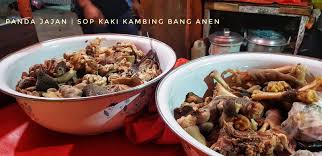 Pergikuliner.com) yang seketika kentara dari hidangan sop kaki kambing ini adalah kuahnya yang putih dan kental. Sop Kambing Haji Anen