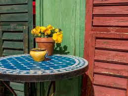 Tables de 4, 6, 8 personnes pour recevoir et déjeuner dans votre jardin. Table En Mosaique Forme Emplacement Et Prix Ooreka