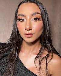 Julia Klimek's Instagram, Twitter & Facebook