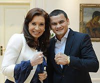 El chino aún no responde, pero su hijo marcos maidana salió al cruce por su cuenta de instagram y dijo gente recién me acabo de despertar y veo que yao quiere pelear con mi viejo.me pongo a pensar que el violín ese está buscando fama de todos lados. Marcos Maidana Wikiwand