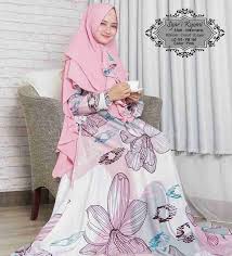 Bahan dengan digital printing dapat membuat pattern pada baju tampak lebih nyata. Gamis Motif Bunga Gambar Islami