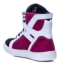 Além dos modelos de tênis feminino casual, há também opções de sapatênis feminino, para produções mais discretas e formais. Tenis Rockfit Off Spring Em Couro Rosa Branco E Preto Rock Fit
