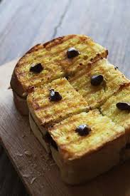 It should also have a nice char on the outside, making it crisp and crumble to the touch. Roti Bakar Hazelnut Cream Cheese Picture Of Teras Dharmawangsa Jakarta Tripadvisor