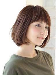 フェイスラインを出してスッキリ爽やかな印象に 春のおすすめヘアスタイル キナリノ 髪型 ボブ ヘアスタイル ボブ 内巻き ボブ