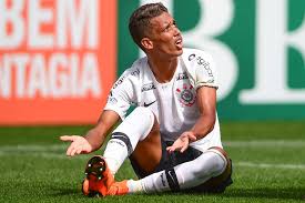 Pedrinho, jovem jogador revelado pelas categorias de base do corinthians e figurinha carimbada na seleção brasileira olímpica, se juntará ao benfica na próxima janela de transferências. Pedrinho Ve Salto Em Lance Polemico Para Se Proteger E Mira Sequencia Gazeta Esportiva