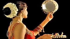 Karwa Chauth 2020: जानिए क्या हैं करवा चौथ का व्रत रखने के नियम और किन  बातों का रखें खास ख्याल | Karwa chauth 2020 vrat rules every married should  follow rituals of