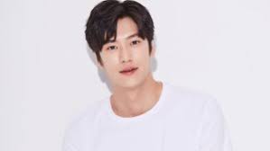 He was in the web drama who kissed me? Bae In Hyuk ë°°ì¸í˜ Mydramalist