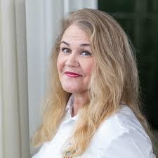 Lisa Rolon's Instagram, Twitter & Facebook