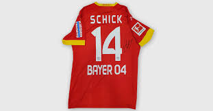 Patrik schick traf zweifach gegen schottland. Bayer Leverkusen Stars Verschenken Patrik Schicks Getragenes Trikot