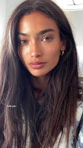 Caitlin Gale's Instagram, Twitter & Facebook