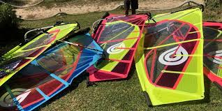 Les Planches Et Voiles De Windsurf Goya 2020 Planche A Voile Voile Plancher