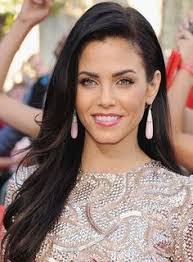 Lynette Gill's Instagram, Twitter & Facebook