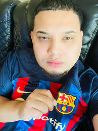 Nery Salinas's Instagram, Twitter & Facebook