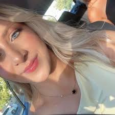 Rechelle Jade Holt (@rechelleholt)