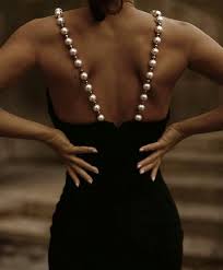 Black Dress With Pearl Straps Chanel Inspired Special Occasion Outfit Inspiration Party Outfit Inspiration Roupas Inspiradas Looks Ideias Fashion
