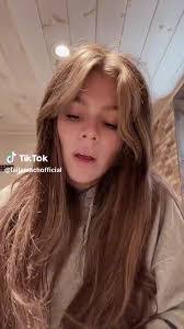 Cara Stapleton's Instagram, Twitter & Facebook