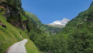Es ist ein kleines, persönlich geführtes haus und bietet 20 gästezimmer. Hike From The Valsertal To The Geraer Hutte Tyrol Austria