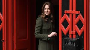 9 january 1982), is a member of the british royal family.her husband, prince william, duke of cambridge, is second in the line of succession to the british throne, making catherine a likely future queen consort. Herzogin Kate An Diese Regeln Muss Sie Sich Wirklich Halten