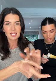 Vitamin C Skincare Routine with Mama Sarah Zeiler