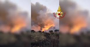 Incendi in calabria, due vittime nel reggino. Xui Gomvya R M