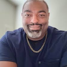 Why does my Aiper pool vacuum shut off after a few minutes?