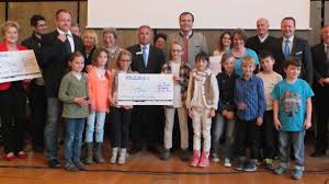 Wir freuen uns auf ihren besuch in der fuggerplatz 1 in 86916 kaufering. Forderverein Grundschule Kaufering Gewinnt Sozialpreis Der Vr Bank Landsberg Ammersee Landsberg